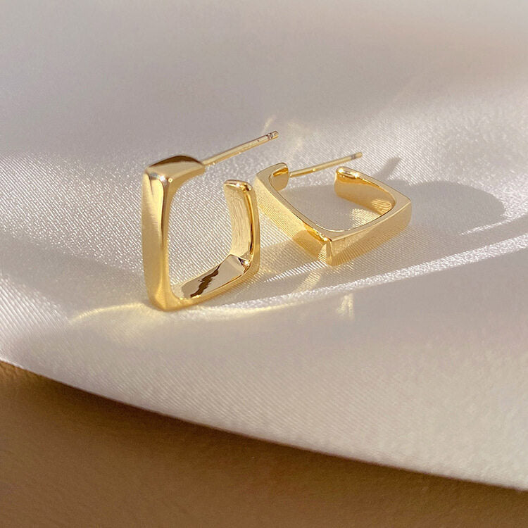 Geometric huggie hoop earrings
