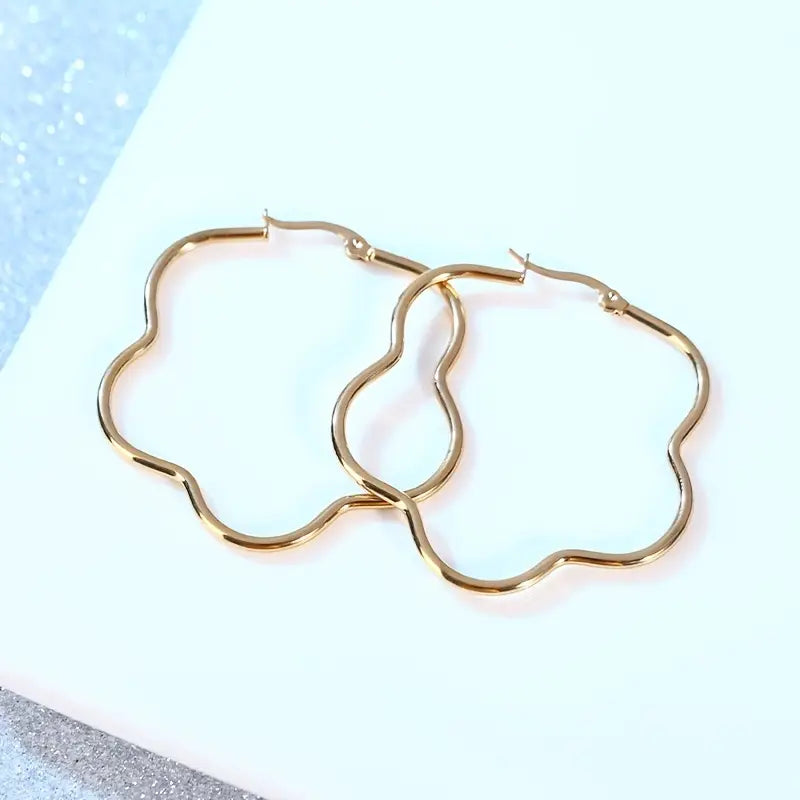 Hollow flower shaped earrings