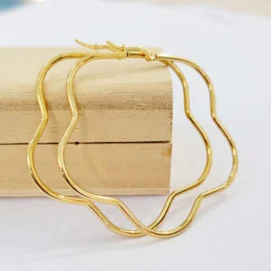 Hollow flower shaped earrings