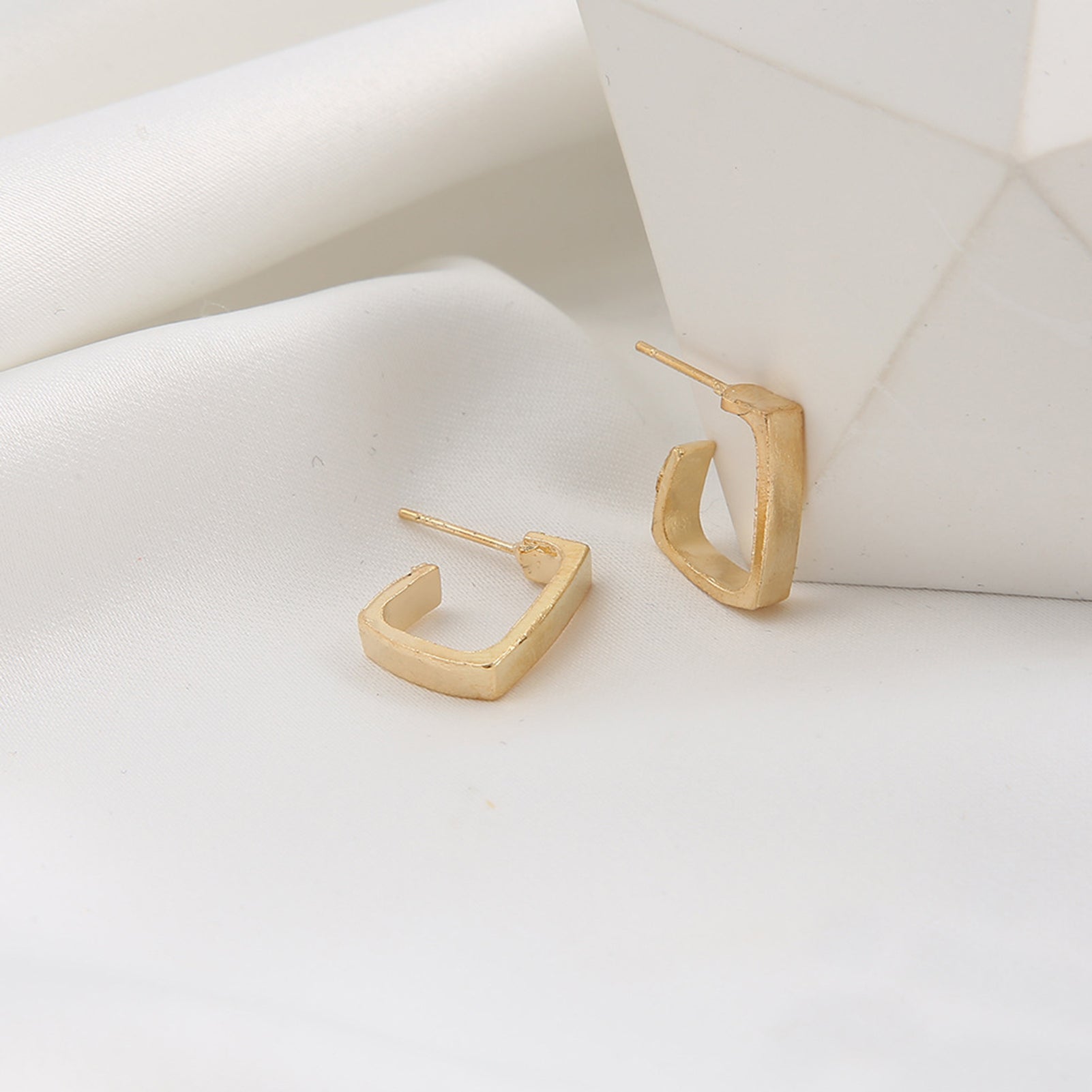Geometric huggie hoop earrings