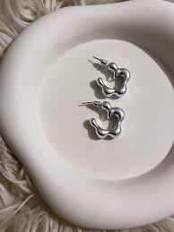 Wave Curve Earrings – Silver