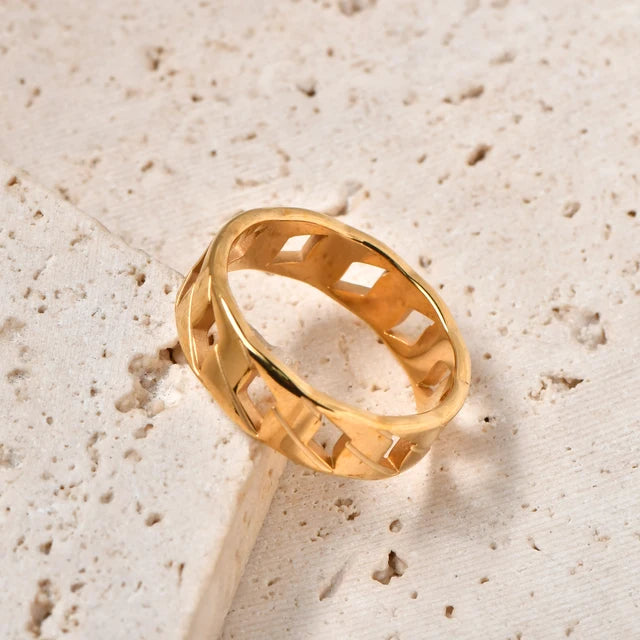 Gold tone chain style ring
