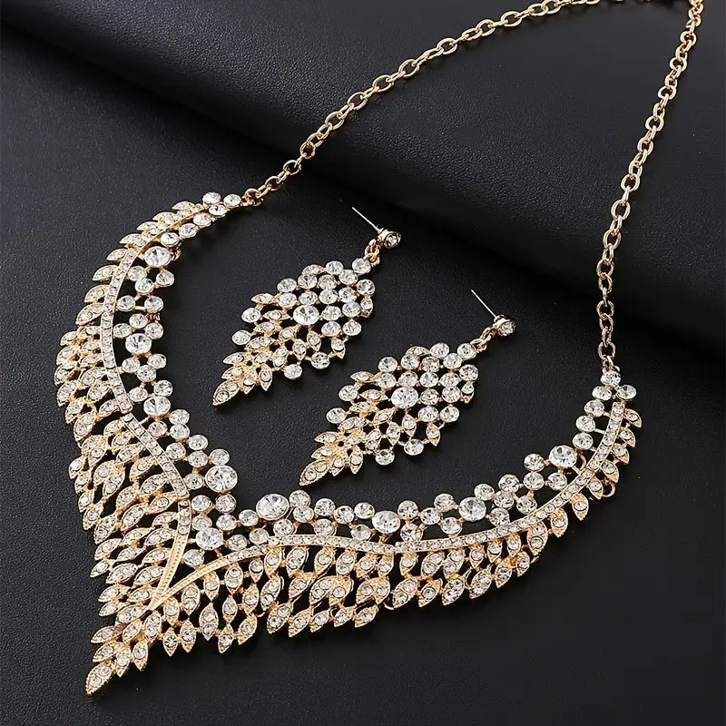 Trendy vintage style necklace and earrings set for women.