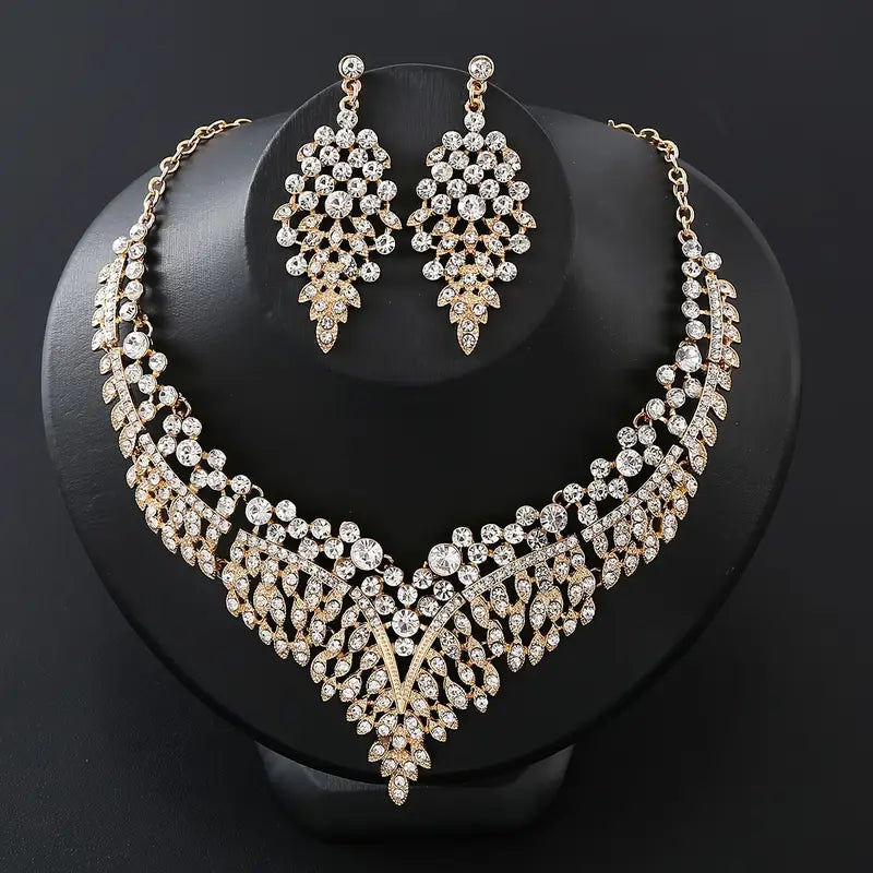 Trendy vintage style necklace and earrings set for women.